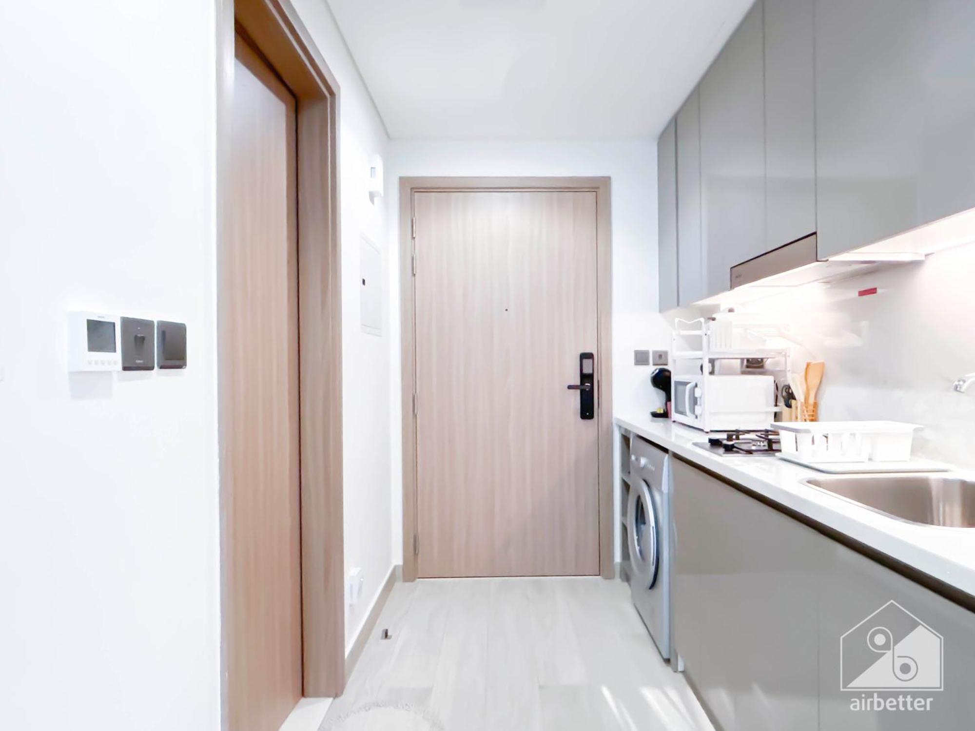 Deluxe With Balcony At Aziz Riviera Apartment