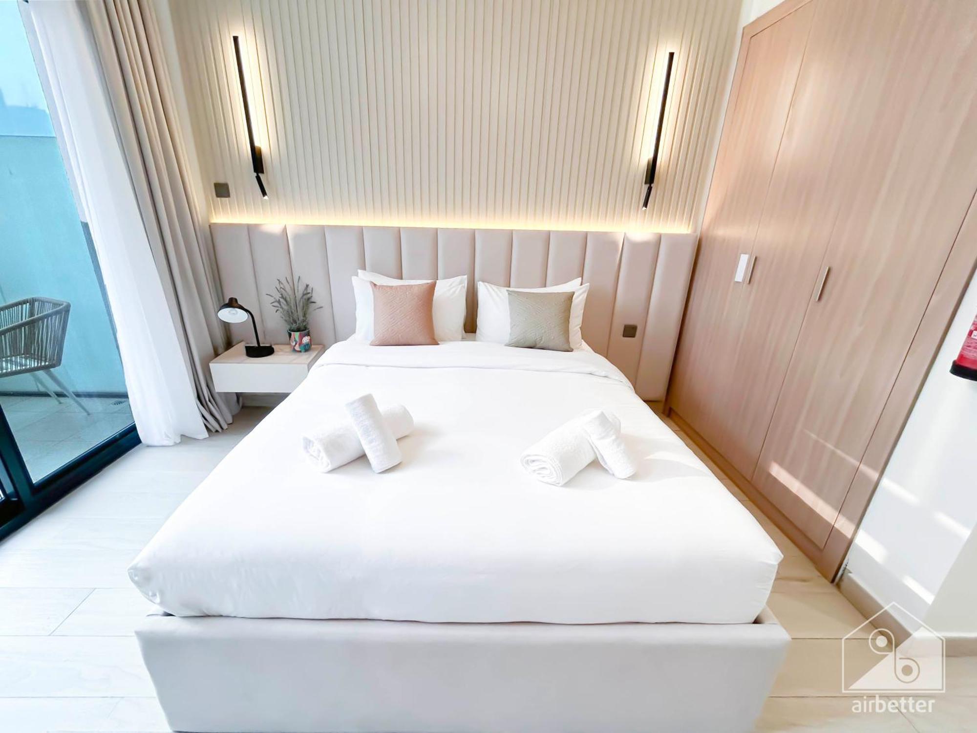 Deluxe With Balcony At Aziz Riviera * Dubai